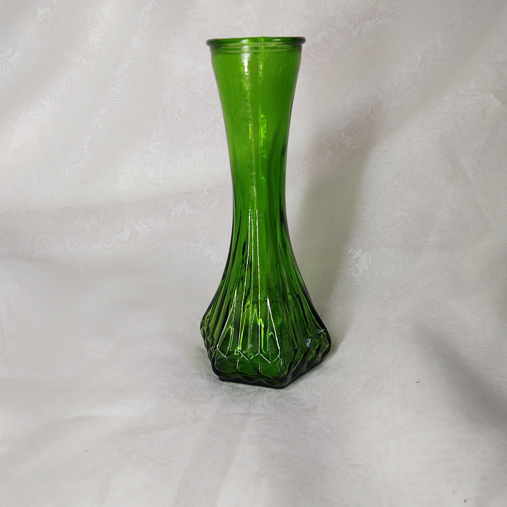 Chic Emerald Glass Vase